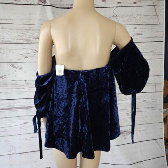 Do+Be Off Shoulder Blue Velvet Shirt Small NWT - Picture 4 of 6